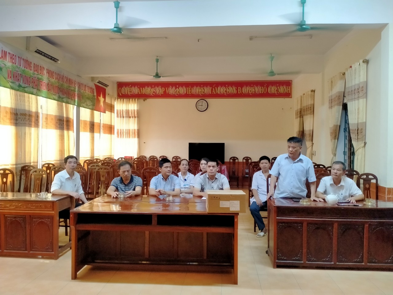 Công ty Cổ phần Đầu tư Tài chính H&A trao tặng thiết bị y tế cho Bệnh viện đa khoa huyện Hương Khê - Hà Tĩnh