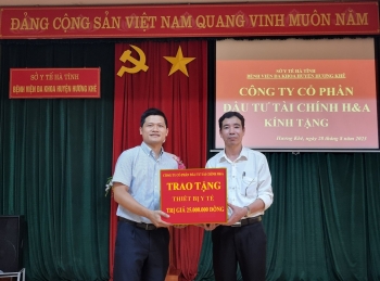 Công ty Cổ phần Đầu tư Tài chính H&A trao tặng thiết bị y tế cho Bệnh viện đa khoa huyện Hương Khê - Hà Tĩnh